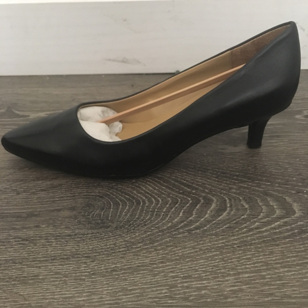 Naturalizer Black Leather GIA Kitten Heel Pumps